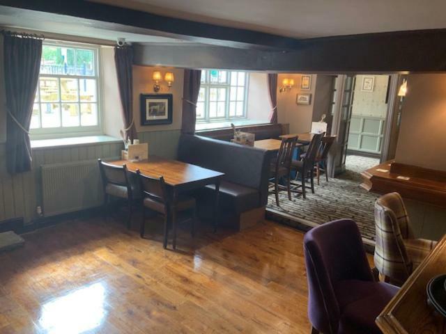 Swan & Talbot Inn Wetherby Extérieur photo
